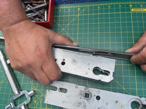 Schlosskasten Mehrfachverriegelung wird neu montiert